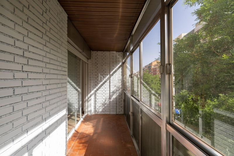 Foto be832db9-3f6e-414f-b997-7106fbdc081a. Piso gran piso en Camino de Ronda junto a calle recogidas con 212m2 construidos , 5 dorm, dos baños, edificio señorial en Granada