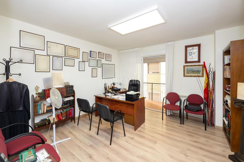 Foto cd37ff48-1079-4fab-b057-2f6b53fac19b. Piso gran piso en Camino de Ronda junto a calle recogidas con 212m2 construidos , 5 dorm, dos baños, edificio señorial en Granada