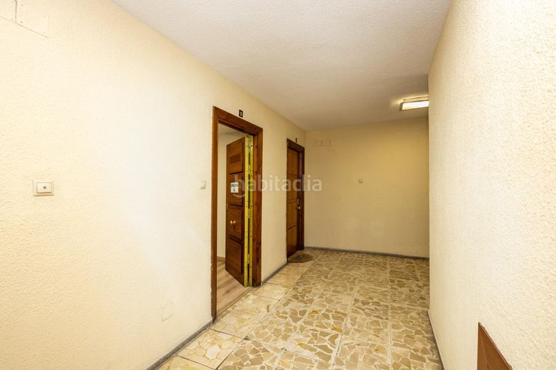 Foto e2b1e8ad-3423-48f6-829e-5be0dac651b9. Piso gran piso en Camino de Ronda junto a calle recogidas con 212m2 construidos , 5 dorm, dos baños, edificio señorial en Granada