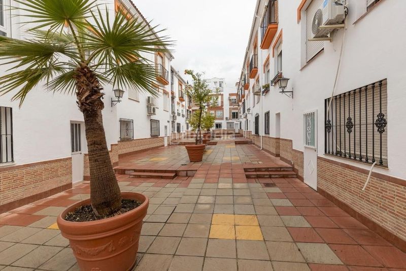 Foto dd860a7e-56b2-45ff-b32f-e4607d34eafc. Casa adosada en venta casa adosada con garaje en residencial con piscina junto estación de autobuses en Granada