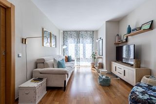 Pis  Calle picos de europa (lan). Magnífica vivienda en venta en la calle picos de europa granada