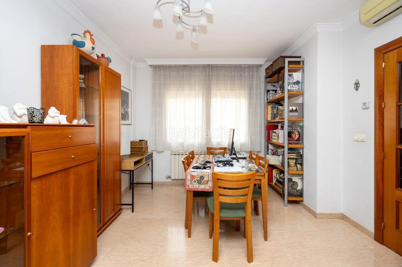 Foto 4358e16d-daca-44a0-a8a4-9366d810754d. Casa amb calefacció aparcament a Cervantes Granada