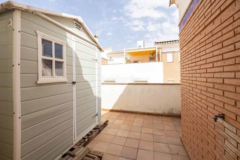 Foto b79d0c1b-6fee-4e02-8003-54d613ad7850. Casa amb calefacció aparcament a Cervantes Granada