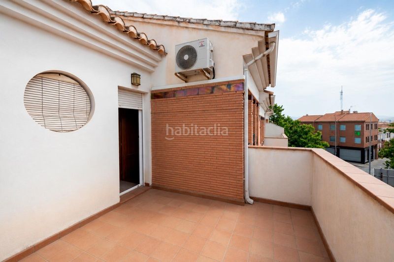Foto f1005916-0d43-4c55-acc1-91096c1777b7. Casa amb calefacció aparcament a Cervantes Granada