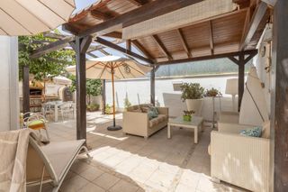 Casa aparellada a Lancha del Genil. Exclusividad, diseño y calidad... en una espectacular unifamilia