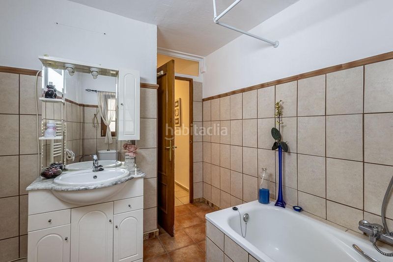 Foto b7227816-d07d-4d0d-80cd-3eb23afbd0c5. Casa amb aparcament a Moclín