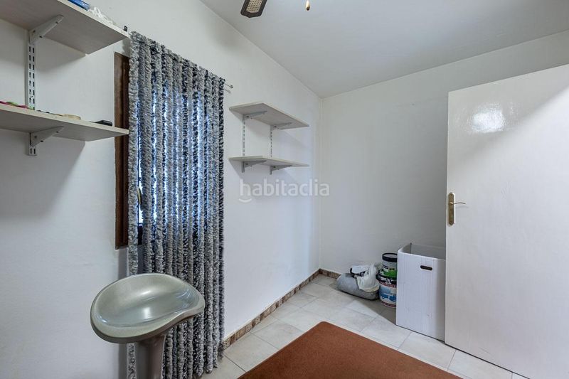 Foto f5fd330b-f10f-4fc3-9ceb-3da00d3847d9. Casa amb aparcament a Moclín