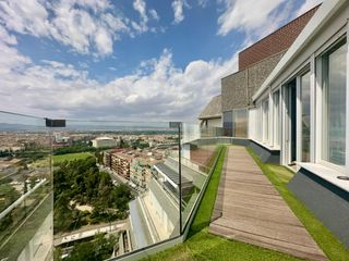 Alquiler Ático  Avenida de la constitucion. Ático dúplex de lujo en el edificio la pirámide  granada a tus p