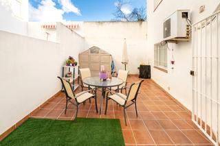Pis  Calle barrio alto. Piso con amplia terraza
