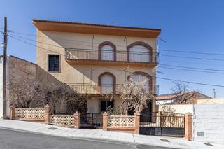Maison à Calle granada 21. Piso  local con patio de unos 30 m2 en escúzar. atención inverso