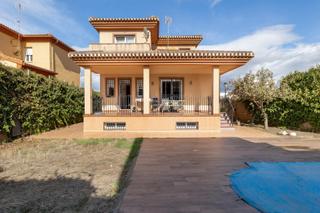 Chalet à Residencial Triana - Barrio Alto. Estupenda vivienda en urb. los chopos de las gabias