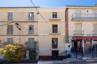 Casa adossada a Alhama de Granada. Edificio a reformar con gran potencial en alhama de granada