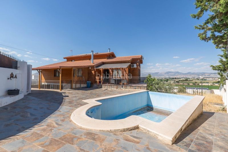 Foto f376f4cf-be49-4f04-b08b-04b47f8e3e50. Chalet in calle nogal 5 in Casco Histórico Churriana de la Vega