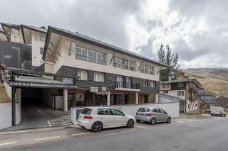 Appartement à Calle fuente del tesoro 54. Piso de 4 estancias con garaje y trastero en zona media de sierr