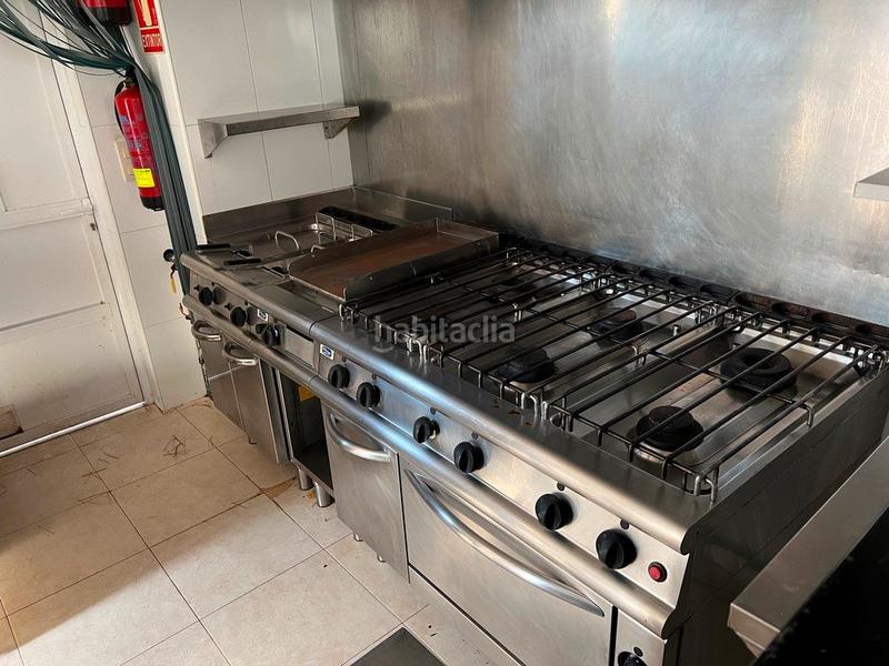 Foto 7784e748-b20f-4c98-891e-2cad20078f33. Location local commercial dans avenida das mariñas 277 dans Oleiros