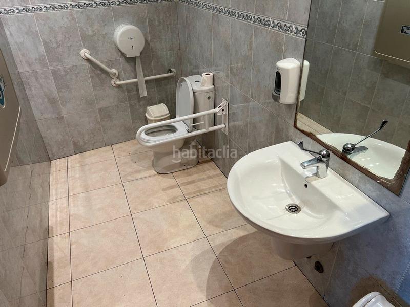 Foto e6c371db-068d-4a5f-8e69-4c521c3bcd0b. Location local commercial dans avenida das mariñas 277 dans Oleiros