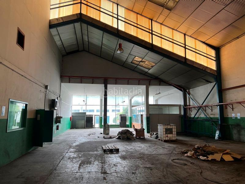 Foto 3c43744c-fd7a-4c8b-807d-2584617b0d4c. Rent industrial building in Mesoiro Coruña (A)