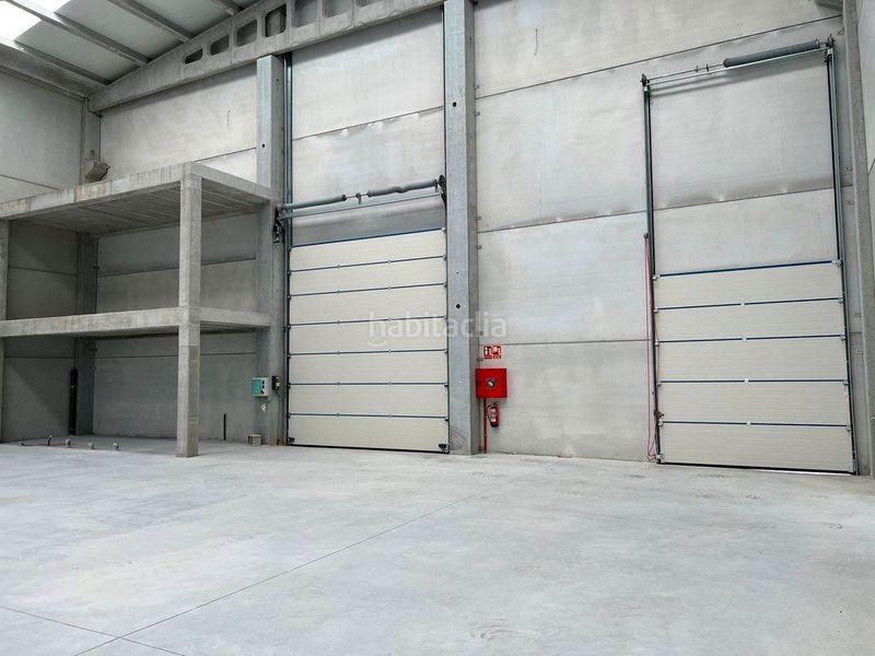 Foto bd874d96-451a-4ee7-bbc7-62399047ca26. Affitto capannone industriale in Carballo