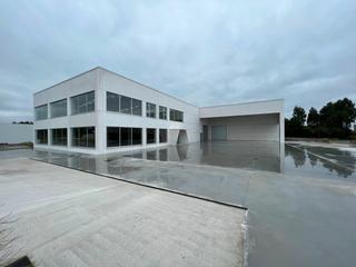 Alquiler Nave industrial en Calle 25h. Alquiler de nave comercial de nueva construcción en bertoa, carb