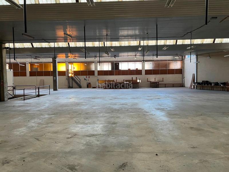 Foto fc67c463-a1f1-43a2-b1a1-4a127a8a0171. Location bâtiment à usage industriel dans Mesoiro Coruña (A)