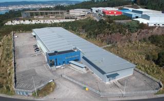 Bâtiment à usage industriel à Cabanas. Venta de nave logística con parcela en vilar do colo, fene