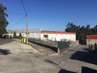 Bâtiment à usage industriel à Teo. Venta de nave con parcela y muelle de carga en teo, zona santiag