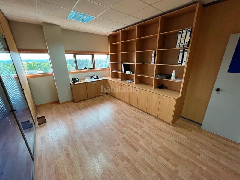 Foto b1144acf-006f-461b-8a8f-c4f066744aba. Affitto ufficio in rúa eslovaquia 7 in San Lázaro - Meixonfrío Santiago de Compostela