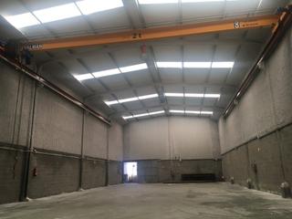 Miete Fabrikhalle in Bergondo. Alquiler de nave con puente grúa en el polígono de bergondo