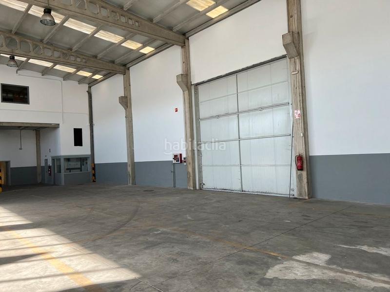 Foto 2ff1c9ab-9852-4331-9109-911569b51f71. Fabrikhalle in Coirós