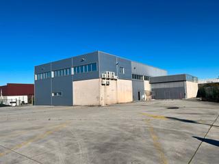 Nau industrial a Coirós. Venta de nave con parcela en el polígono de coirós