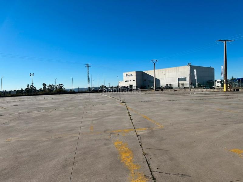 Foto a6285661-04e4-4509-9f74-8d565808b37c. Fabrikhalle in Coirós