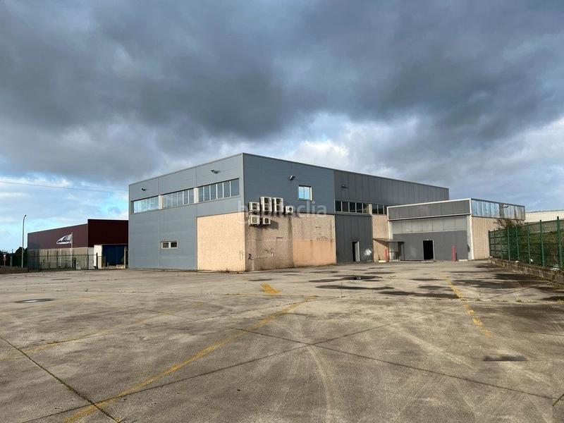 Foto dfe19c68-2b9c-4471-8434-8ee0ec194404. Fabrikhalle in Coirós