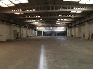 Nave industrial en Mesoiro. Venta de nave con muelles y puente grúa en pocomaco, a corula