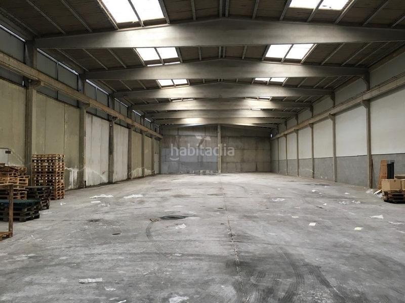 Foto 2be9c5f8-fbb2-40b8-954f-818a5f5f5079. Rent industrial building in avenida da praia 109 in Arteixo