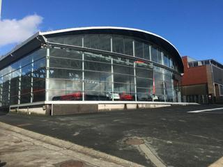 Lloguer Nau industrial a A coruña km 197. Venta o alquiler de nave comercial tipo concesionario en santiag