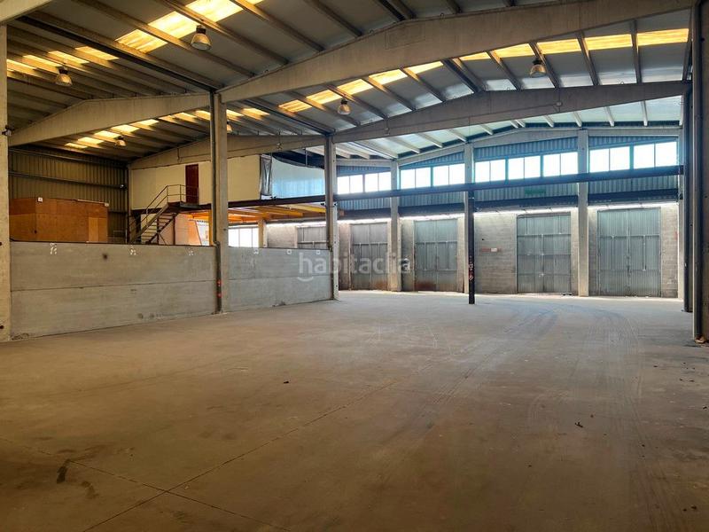 Foto c13af2cf-f1e6-49b6-9a59-eae9e9076b2e. Nave industrial en Begonte
