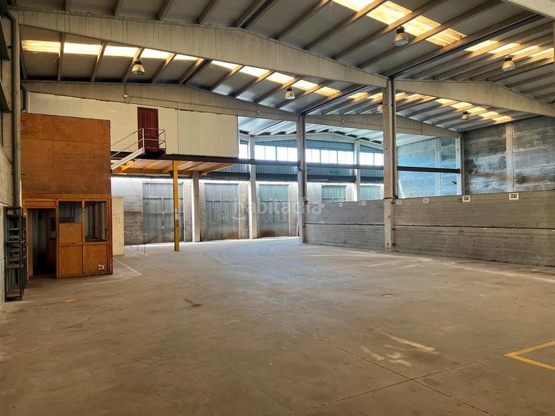 Foto f6ecbde3-febb-46ae-a6d8-063eb465dea5. Nave industrial en Begonte