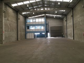 Rent Industrial building in San Mateo - Castro - O Val. Alquiler de nave con muy buen acceso en río do pozo, narón