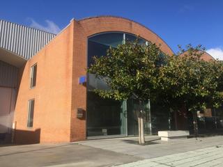Location Bâtiment à usage industriel à Rúa f parque empresarial alved 16. Alquiler de nave con muelles y oficinas en alvedro