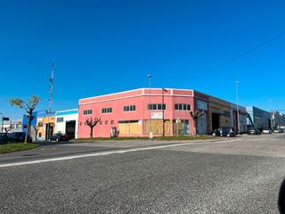 Nau industrial a Rúa da industria 99. Venta o alquiler de nave comercial bien situada en el ceao, lugo
