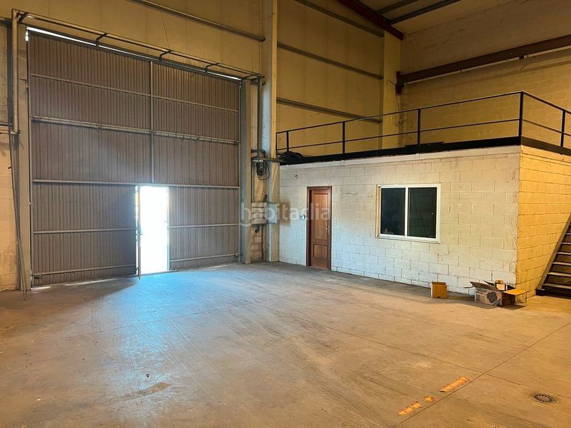 Foto 656bfe8f-74b8-46de-a4eb-a022eb9a2fce. Rent industrial building in Begonte