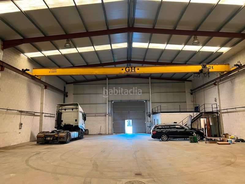 Foto d39402ea-b15a-4f74-b3bb-5ea59b1fdb70. Rent industrial building in Begonte