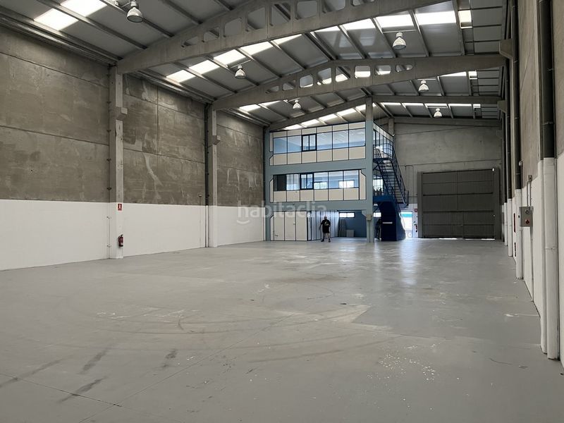 Foto f9d77785-0e4b-4be1-b0ac-e4e8b5a5886d. Location bâtiment à usage industriel dans San Mateo - Castro - O Val Narón