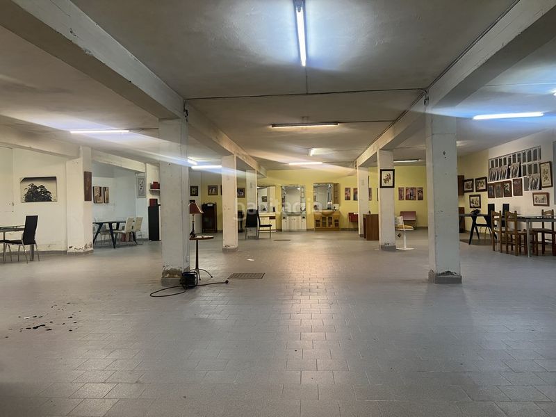 Foto b082ad00-b46e-44ff-896b-af065bd56a89. Location local commercial dans avenida fonteculler 70 dans Culleredo