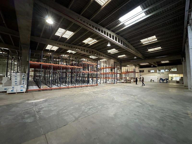 Foto ad21eadd-f41f-4cc3-9e8c-844a8b87bb56. Miete fabrikhalle in Redondela