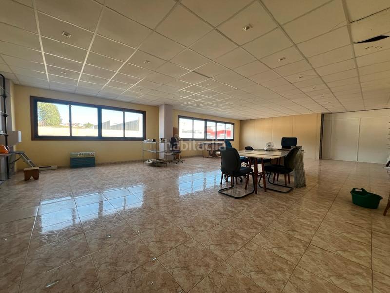 Foto 213832ab-d569-43d3-a50b-d72713f9f184. Fabrikhalle in rúa bell 31 in Cambre