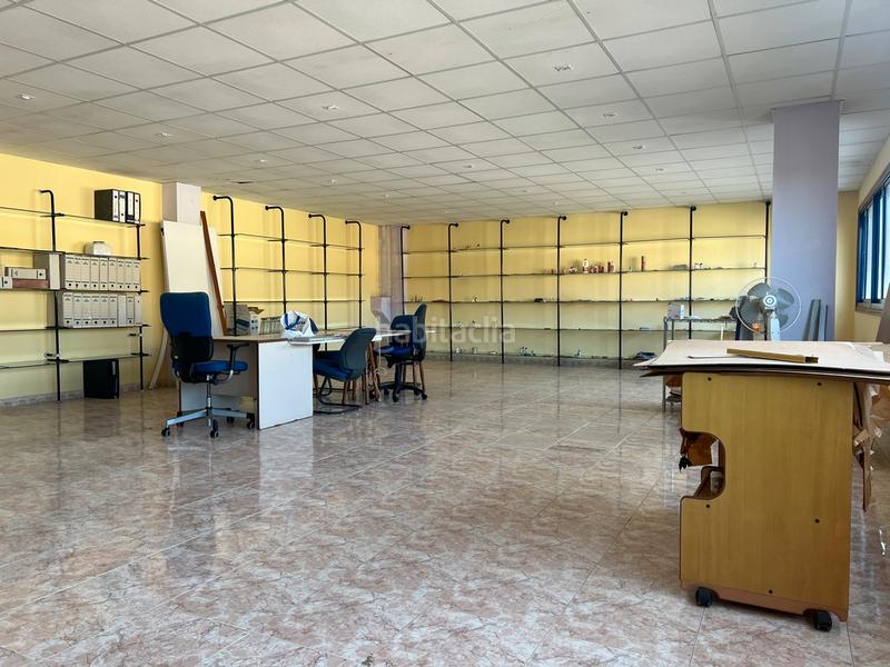 Foto 254b444a-ade3-4a86-aeff-38b7fd1ccdec. Fabrikhalle in rúa bell 31 in Cambre