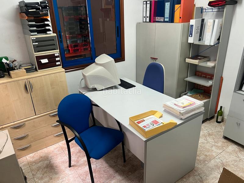 Foto 4e8f347e-fc6c-4283-985b-1da1f3f48962. Fabrikhalle in rúa bell 31 in Cambre