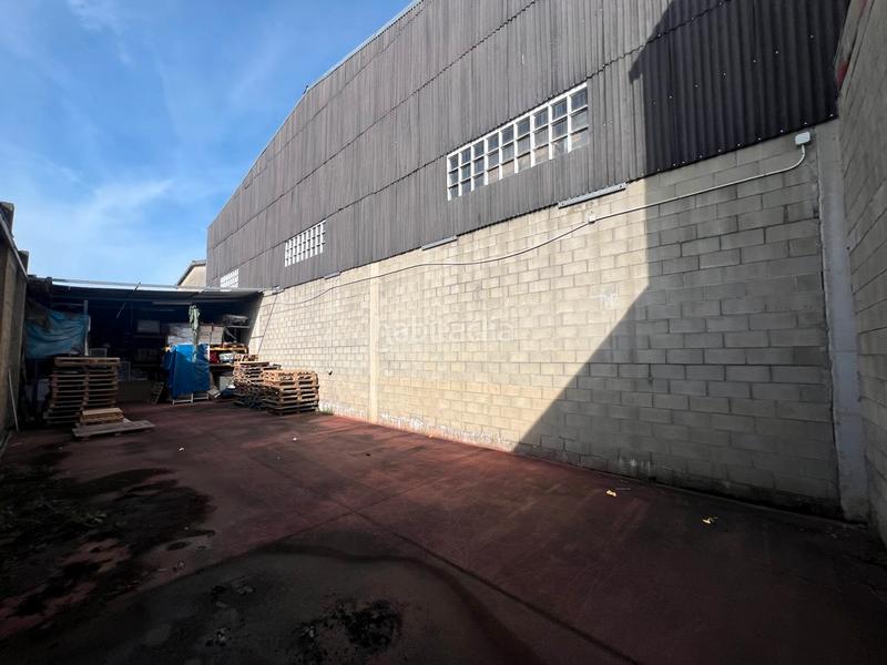 Foto 511b8755-be7e-4f62-a59d-34a63dc9c1a0. Fabrikhalle in rúa bell 31 in Cambre