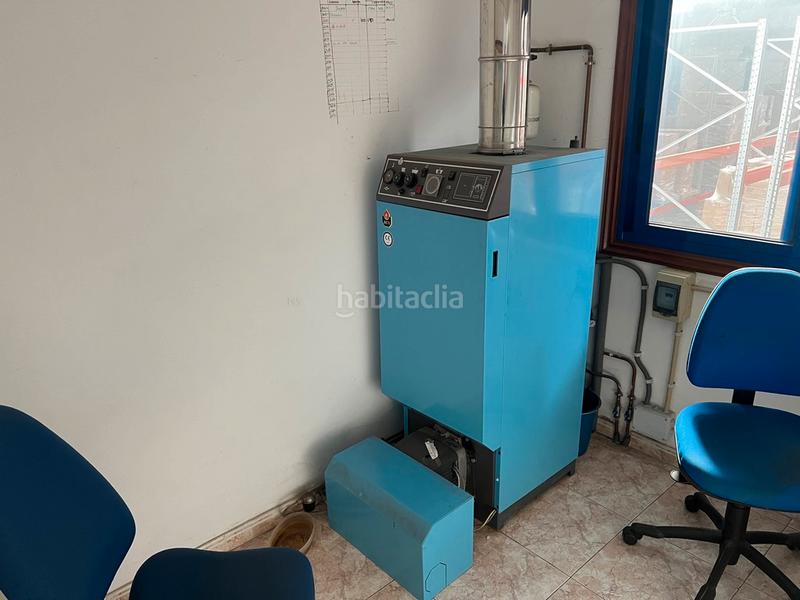 Foto 628b9942-c5da-40ea-8e9e-303c886498ca. Fabrikhalle in rúa bell 31 in Cambre